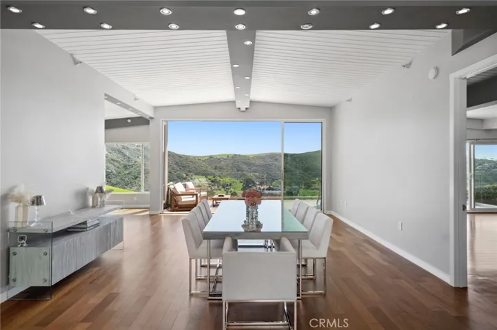 Welcome to the open-concept main level