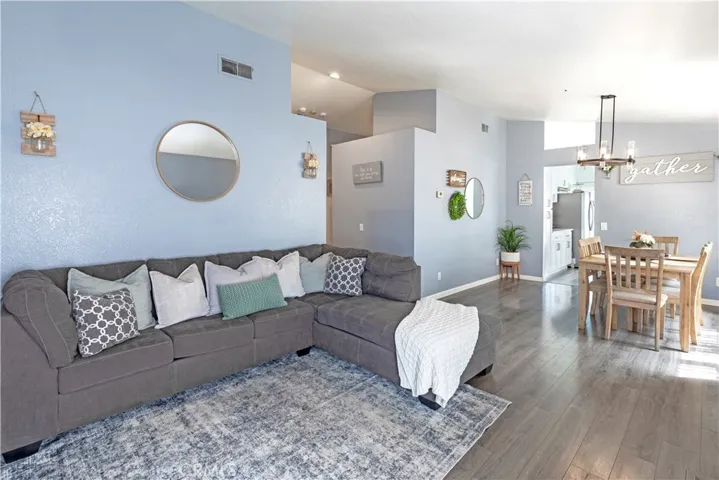 Living room / dining room