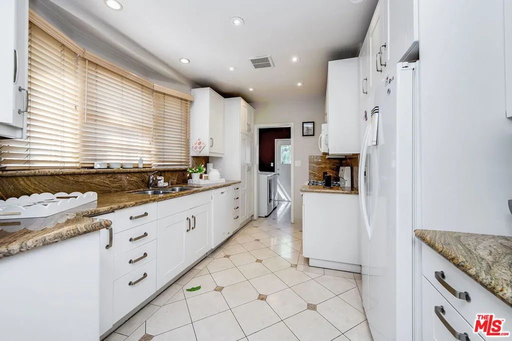 107 S Gardner Street, Los Angeles, California 90036 home-pic-14