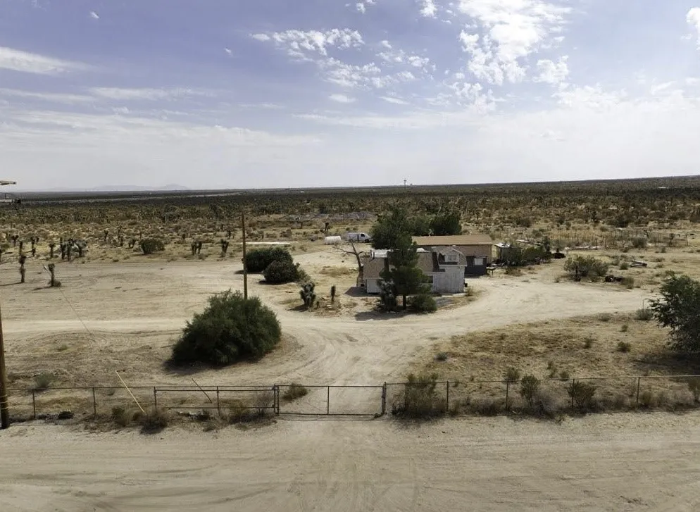32800 224th Street E, Llano, California 93544 home-pic-19
