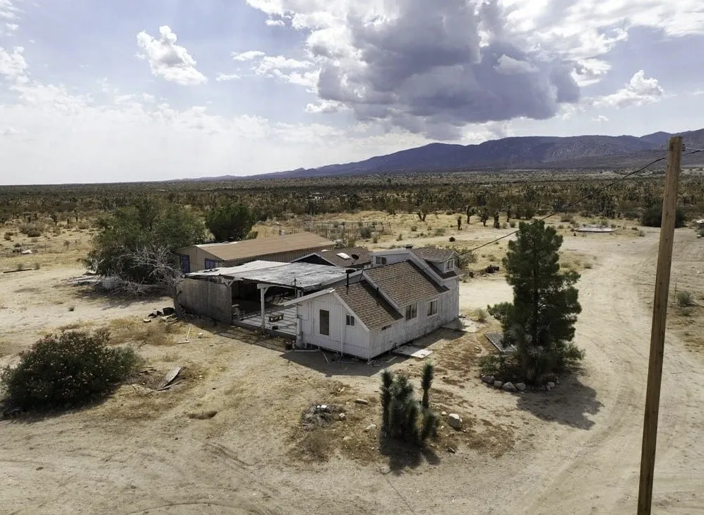 32800 224th Street E, Llano, California 93544 home-pic-20