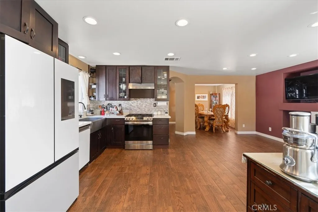 850 Autumn Lane, Corona, California 92881 home-pic-16