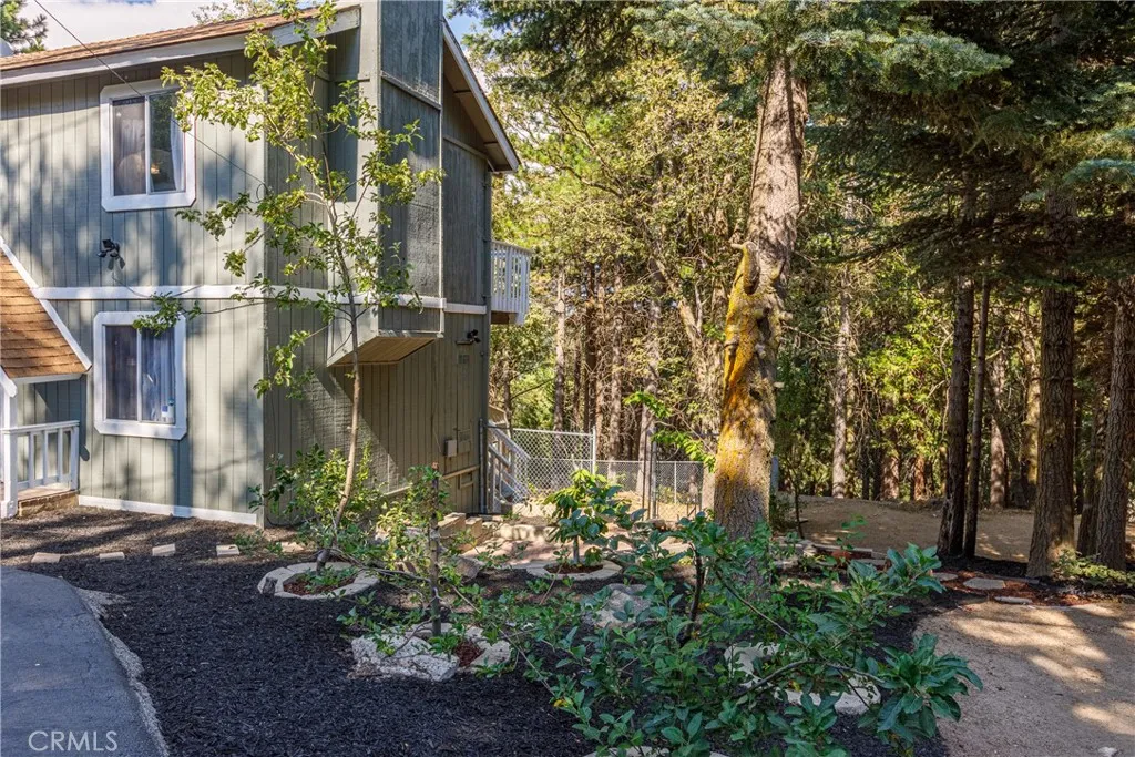 1187 Scenic Way, Rimforest, California 92378 home-pic-2