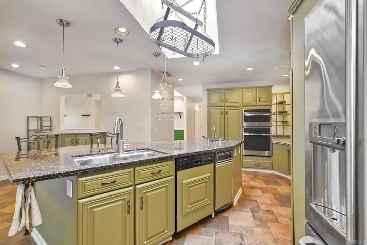 200 Calle Isabel, San Marcos, California 92069