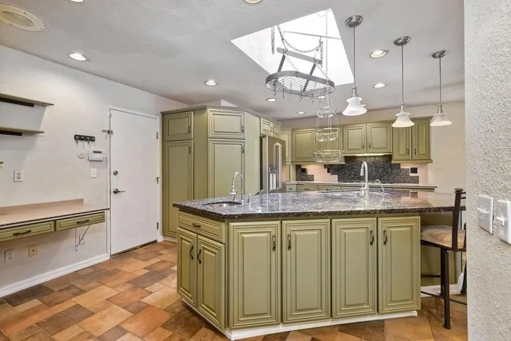 200 Calle Isabel, San Marcos, California 92069