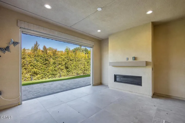 2294 Jovana Ct Camarillo CA-large-033-00