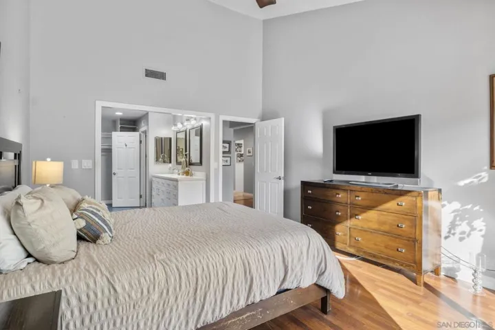 5737 Adobe Falls Road A, San Diego, California 92120