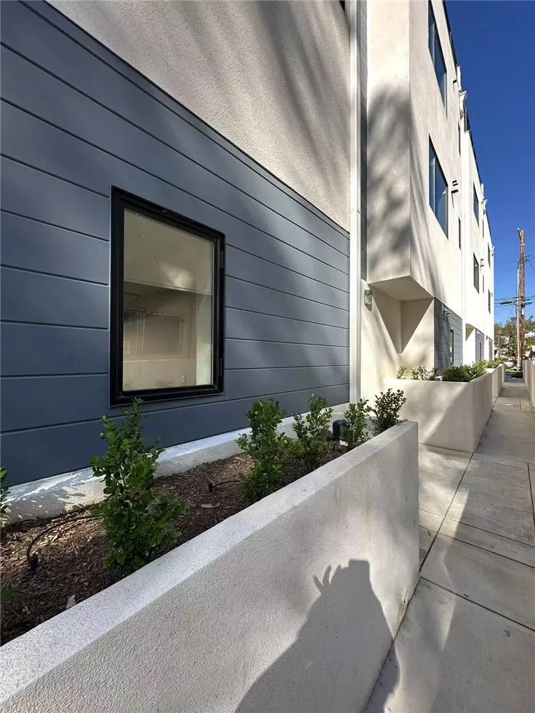 814 Chestnut Avenue, Los Angeles, California 90042 home-pic-3