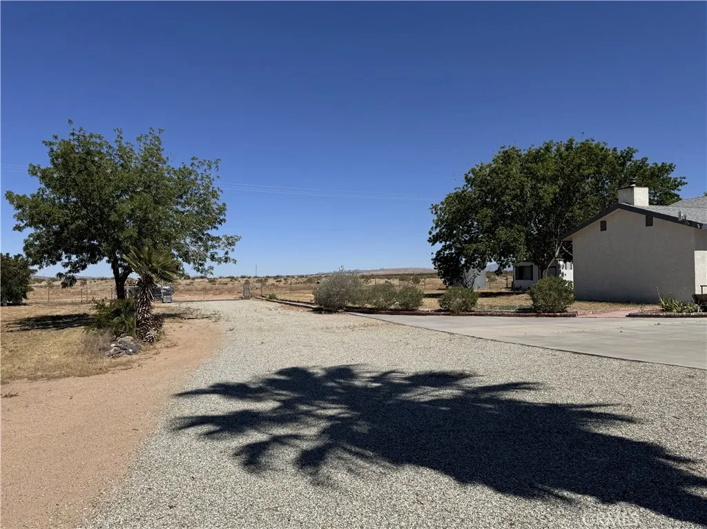 35648 Mountain View Road, Hinkley, California 92347 home-pic-35