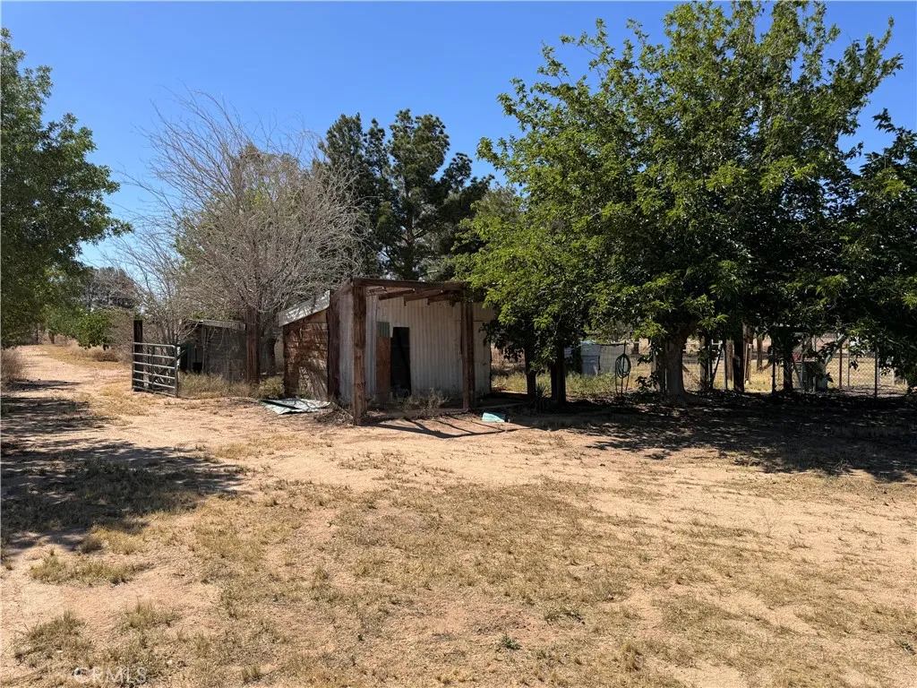 35648 Mountain View Road, Hinkley, California 92347 home-pic-41