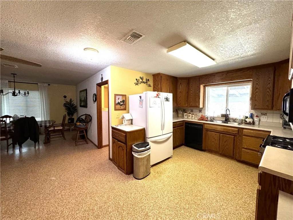 35648 Mountain View Road, Hinkley, California 92347 home-pic-14