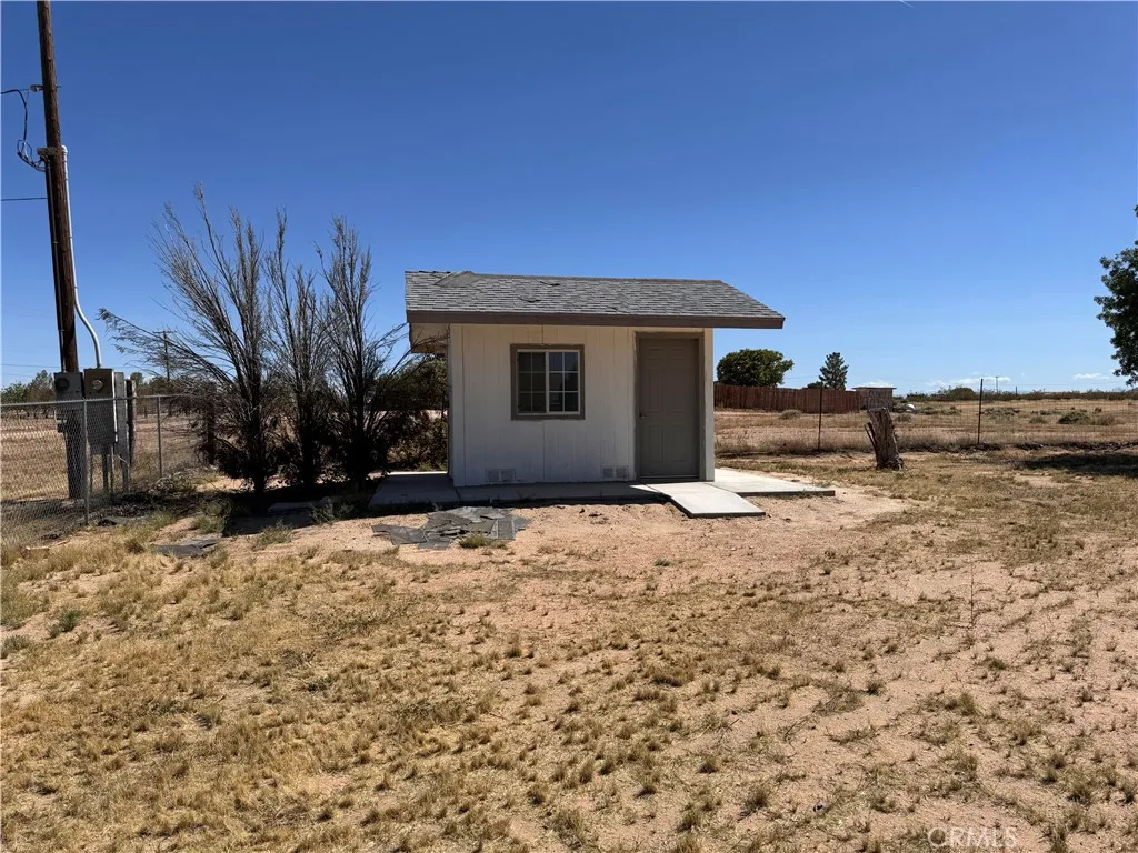 35648 Mountain View Road, Hinkley, California 92347 home-pic-40