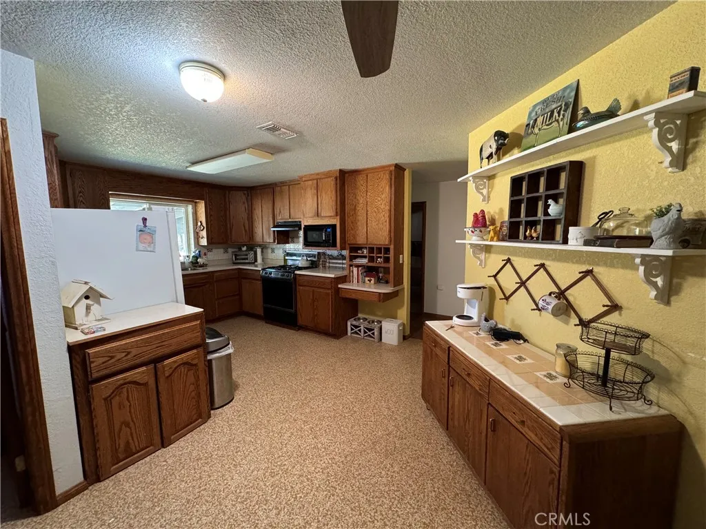 35648 Mountain View Road, Hinkley, California 92347 home-pic-10