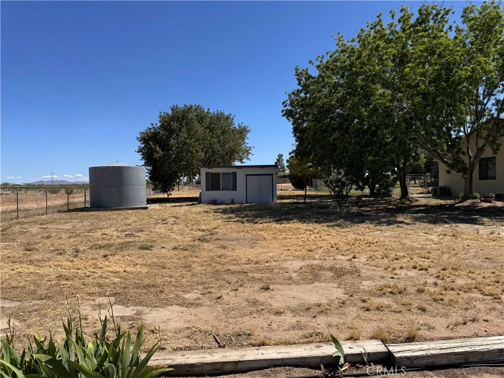 35648 Mountain View Road, Hinkley, California 92347 home-pic-37