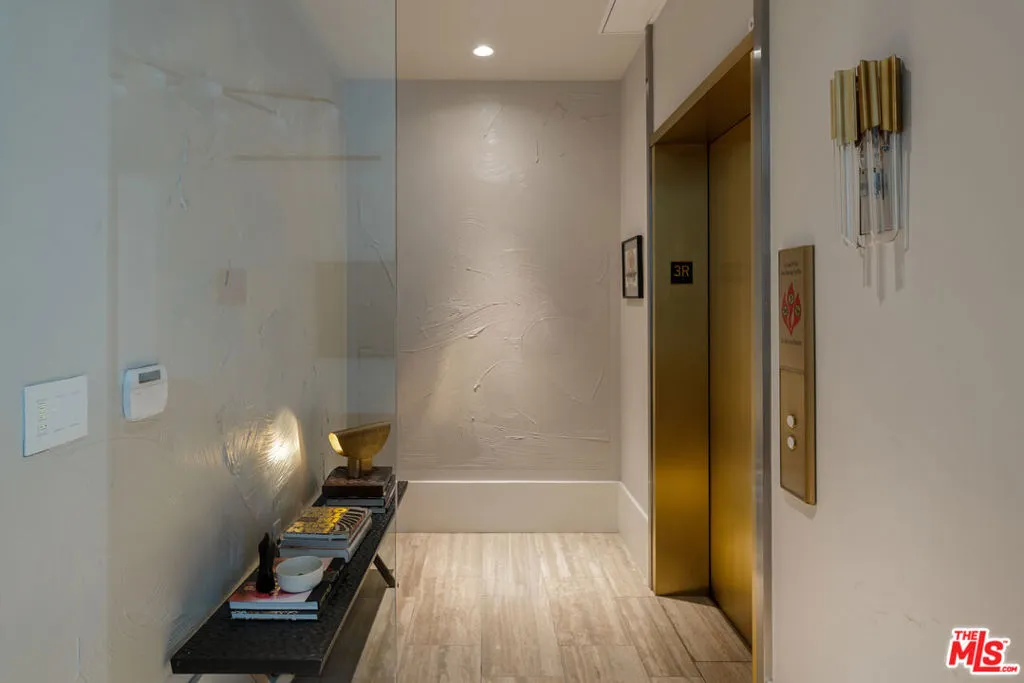 8420 W Sunset Boulevard 306, West Hollywood, California 90069 home-pic-1