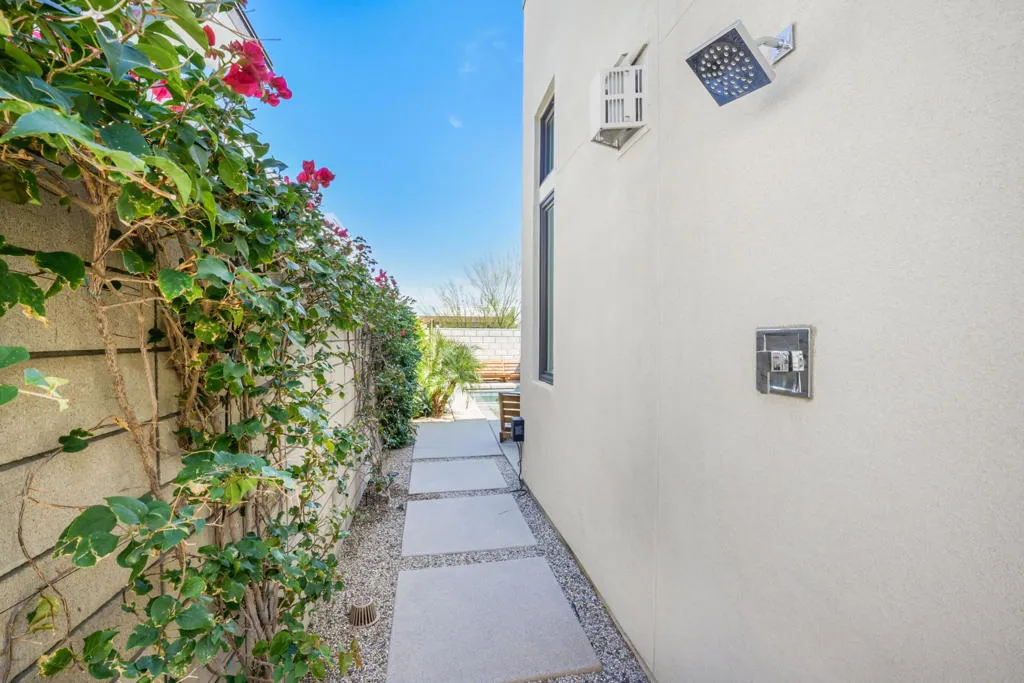 743 Fountain Drive, Palm Springs, California 92262 home-pic-33