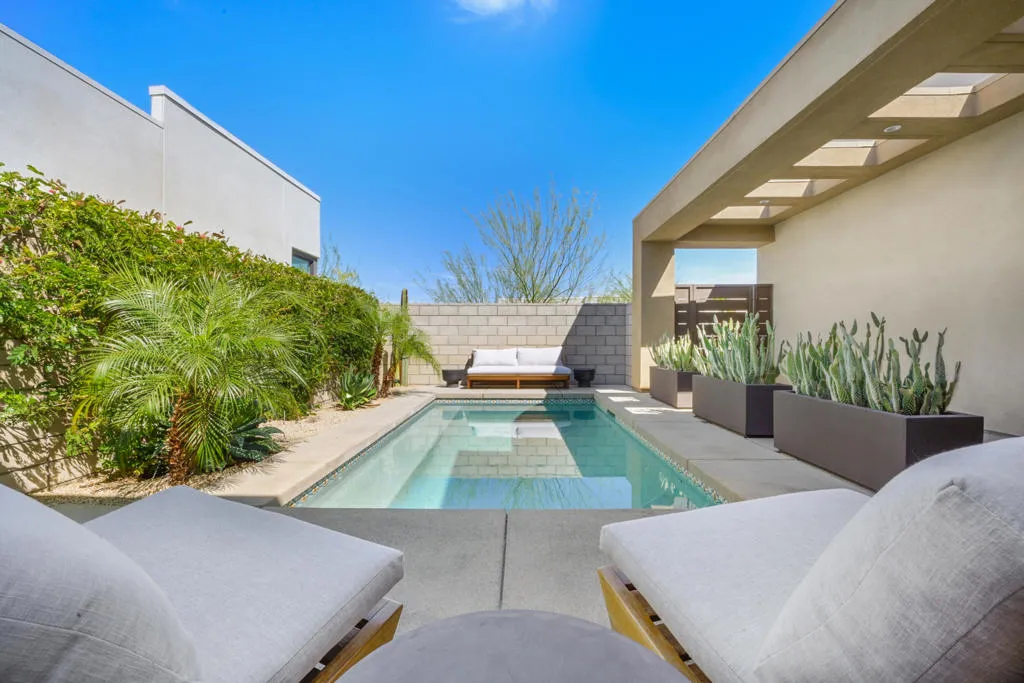 743 Fountain Drive, Palm Springs, California 92262 home-pic-2