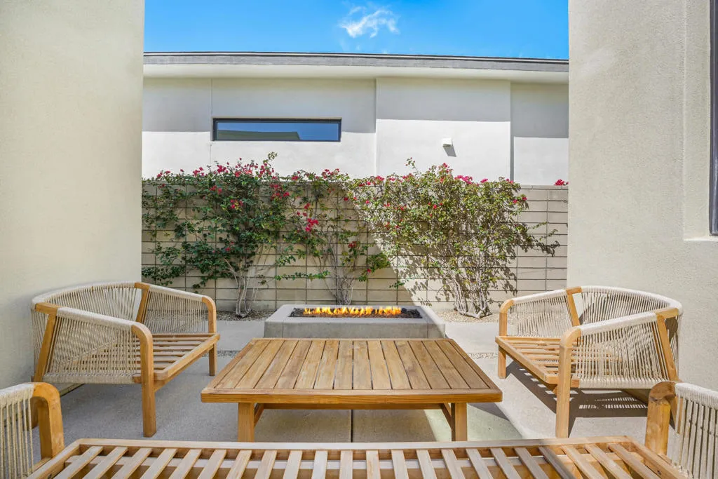 743 Fountain Drive, Palm Springs, California 92262 home-pic-28