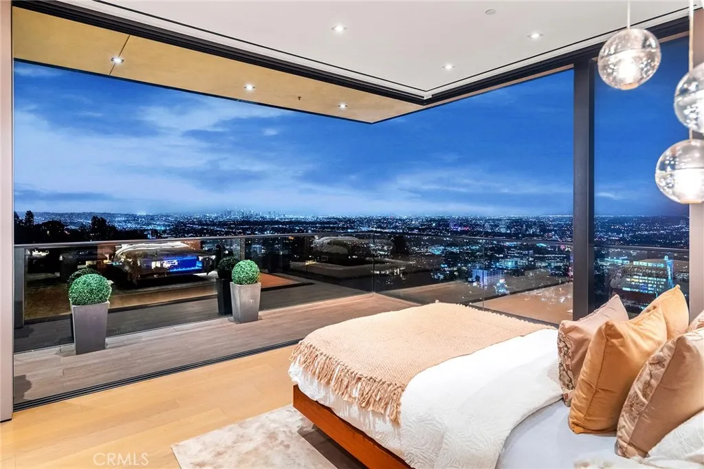 9199 Thrasher Avenue, Los Angeles, California 90069 home-pic-57