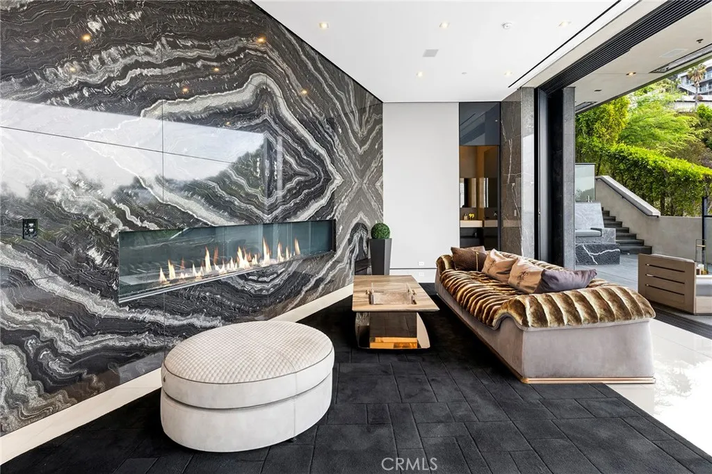 9199 Thrasher Avenue, Los Angeles, California 90069 home-pic-16