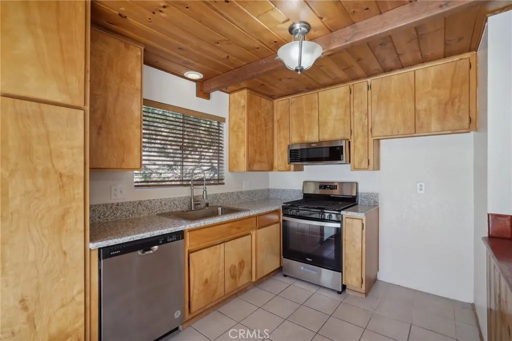 491 Violet Drive, Twin Peaks, California 92391 home-pic-4