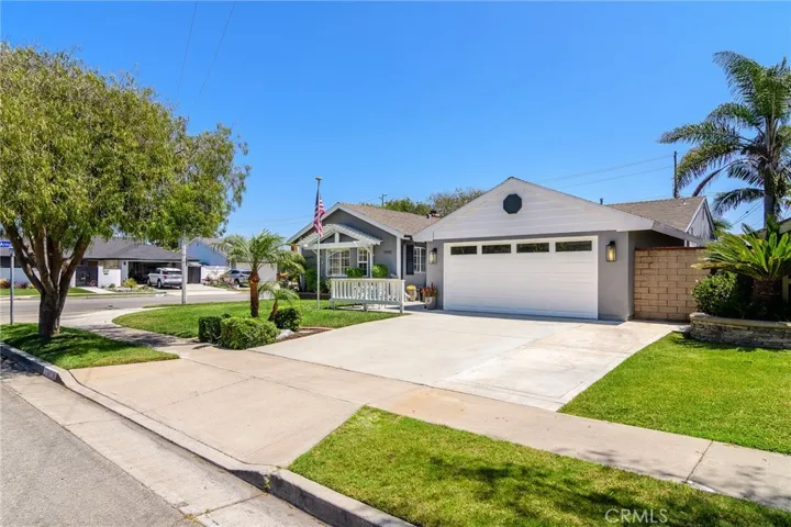17692 Collins Circle, Huntington Beach, California 92647