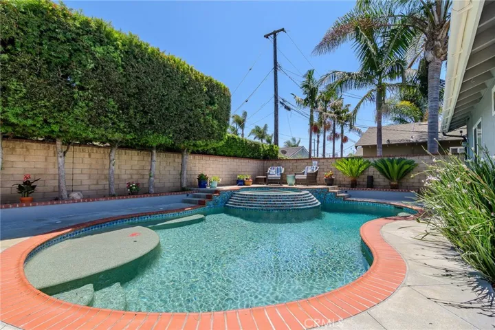 17692 Collins Circle, Huntington Beach, California 92647
