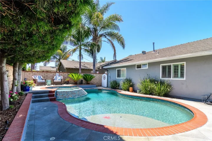 17692 Collins Circle, Huntington Beach, California 92647