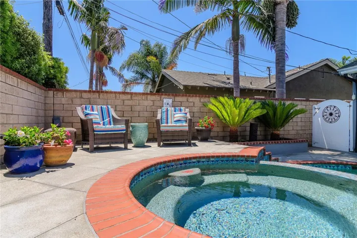 17692 Collins Circle, Huntington Beach, California 92647