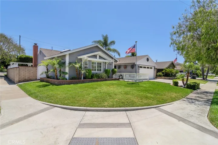 17692 Collins Circle, Huntington Beach, California 92647