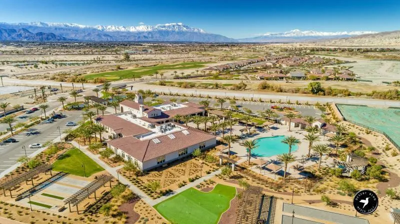 Terra Lago Four Seasons Pool Snow_Small