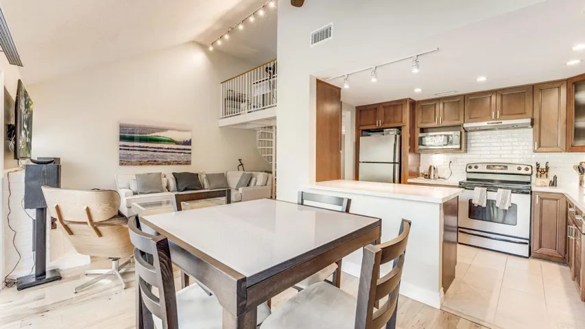 542 Via De La Valle H, Solana Beach, California 92075