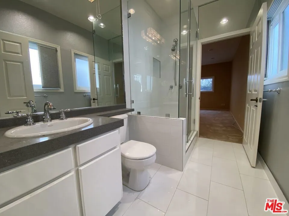 10535 Ashton Avenue 304, Los Angeles, California 90024 home-pic-44