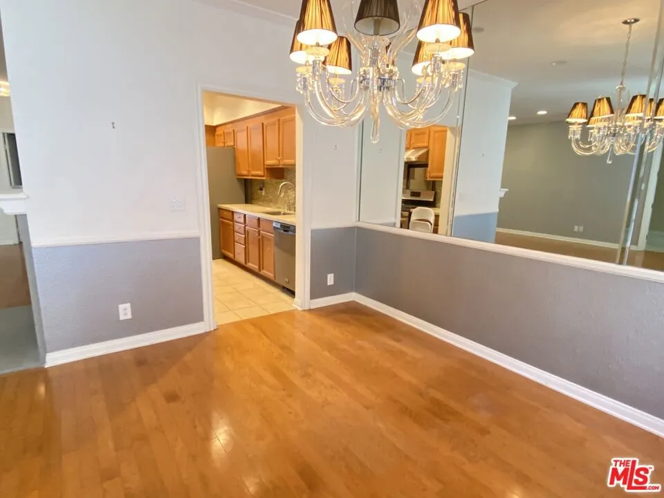 10535 Ashton Avenue 304, Los Angeles, California 90024 home-pic-12