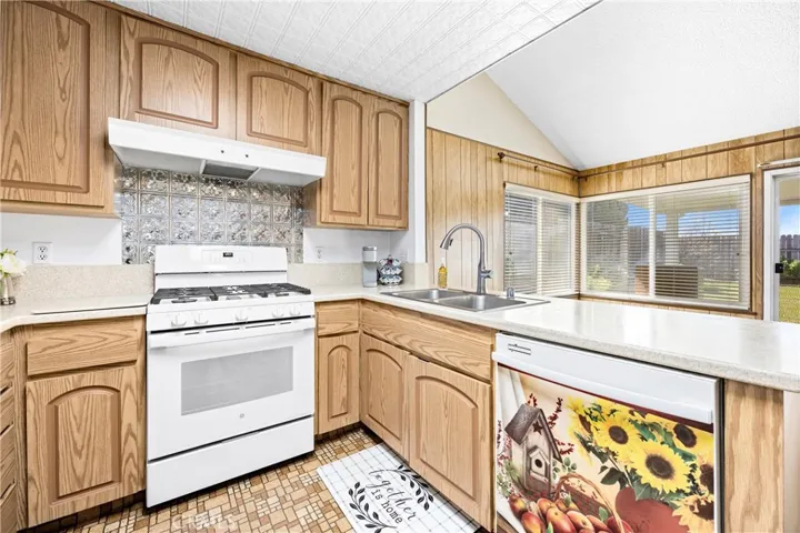 Kitchen, Gas Stovetop Open to Family Room with Views of backyard