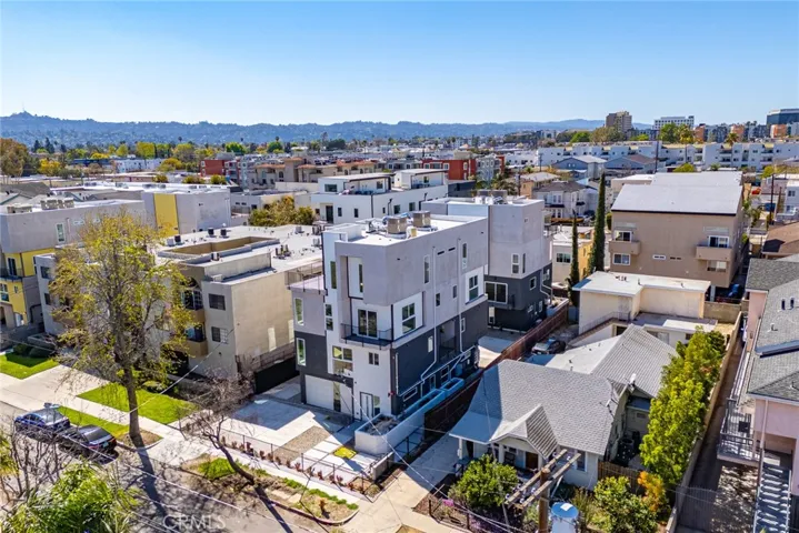 5263 Cartwright Avenue, North Hollywood, California 91601