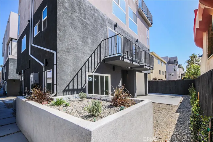 5263 Cartwright Avenue, North Hollywood, California 91601