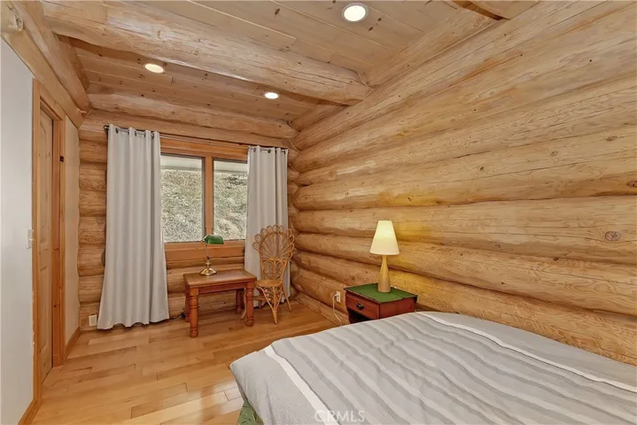 29388 Hook Creek Road, Cedar Glen, California 92321
