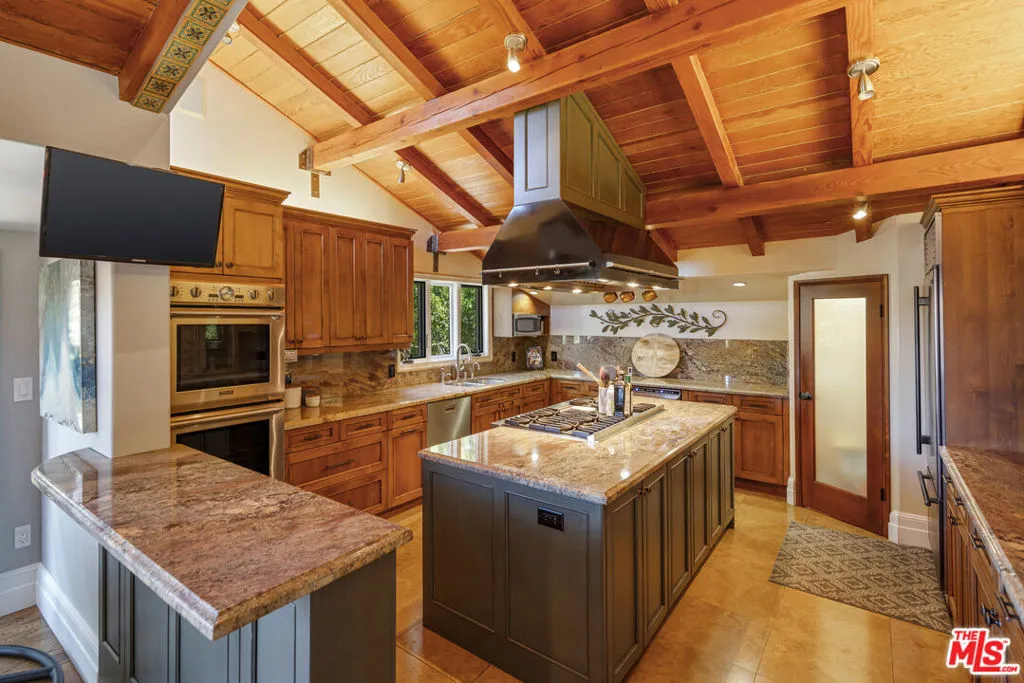 3310 Bennett Drive, Los Angeles, California 90068 home-pic-12