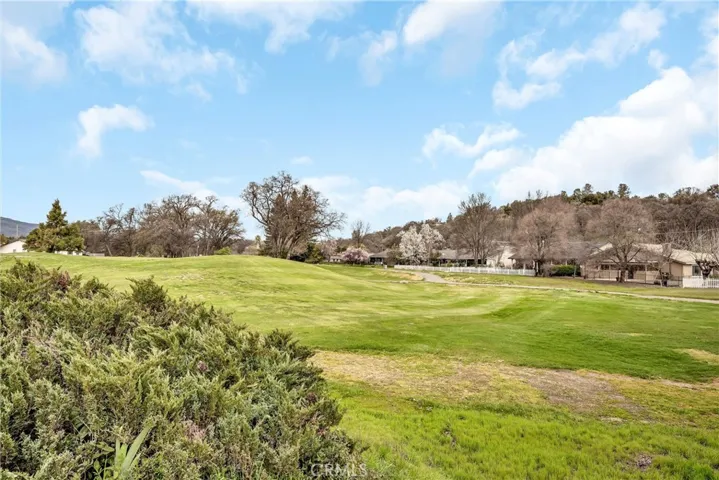 Ideal spot where you should be safe from any errant golf balls, but still have a lovely view!