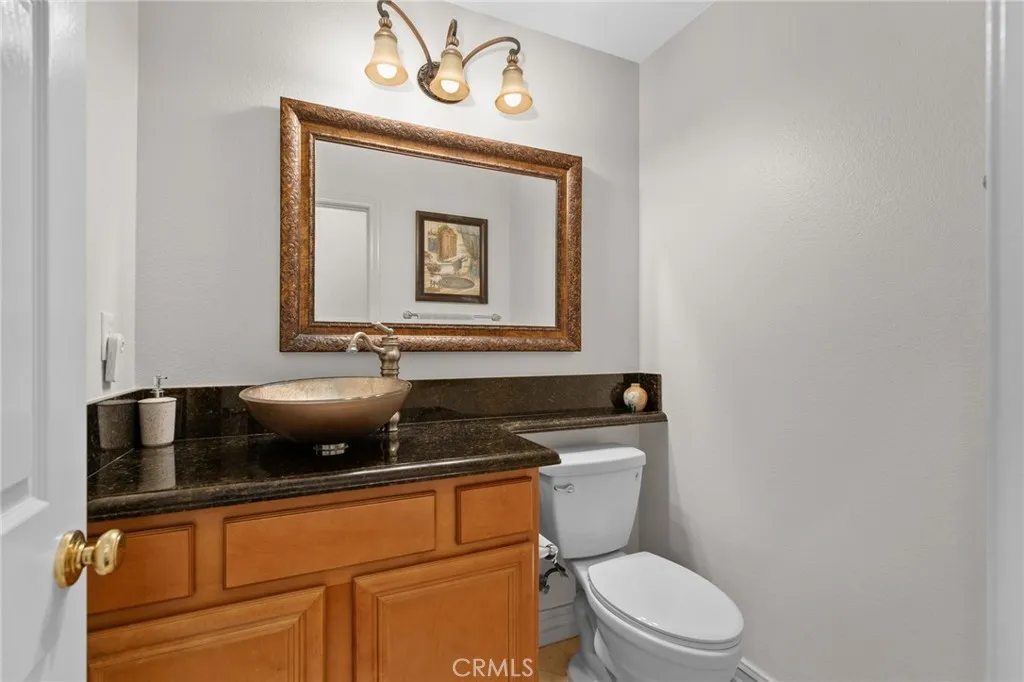 8224 Fieldstream Court, Eastvale, California 92880 home-pic-18