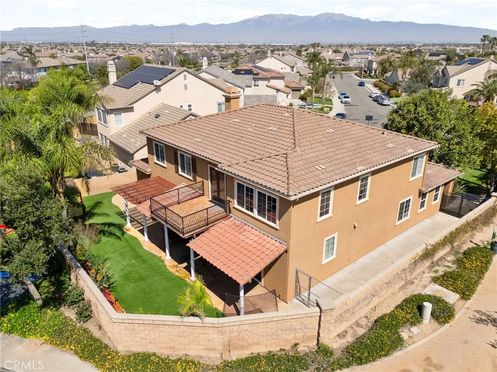 8224 Fieldstream Court, Eastvale, California 92880 home-pic-60