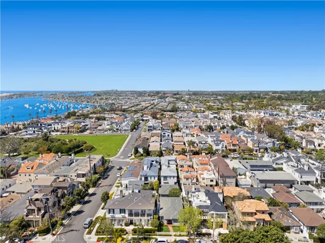 425 Dahlia Avenue, Corona Del Mar, California 92625