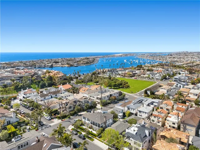 425 Dahlia Avenue, Corona Del Mar, California 92625