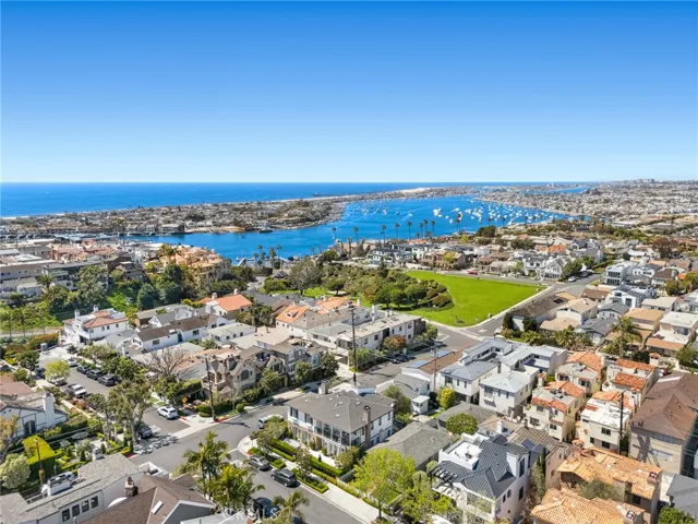 425 Dahlia Avenue, Corona Del Mar, California 92625