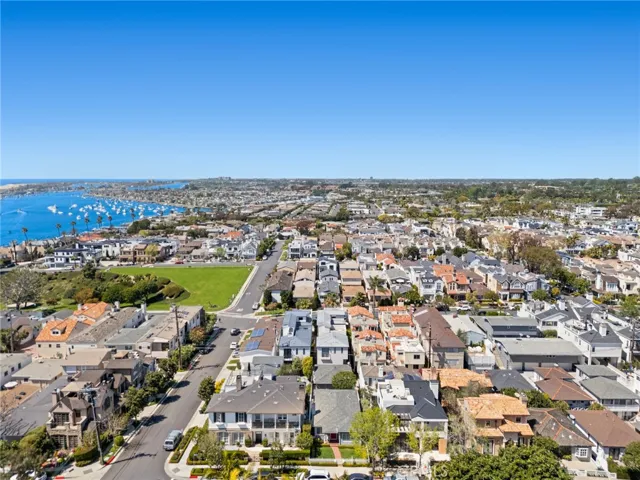 425 Dahlia Avenue, Corona Del Mar, California 92625