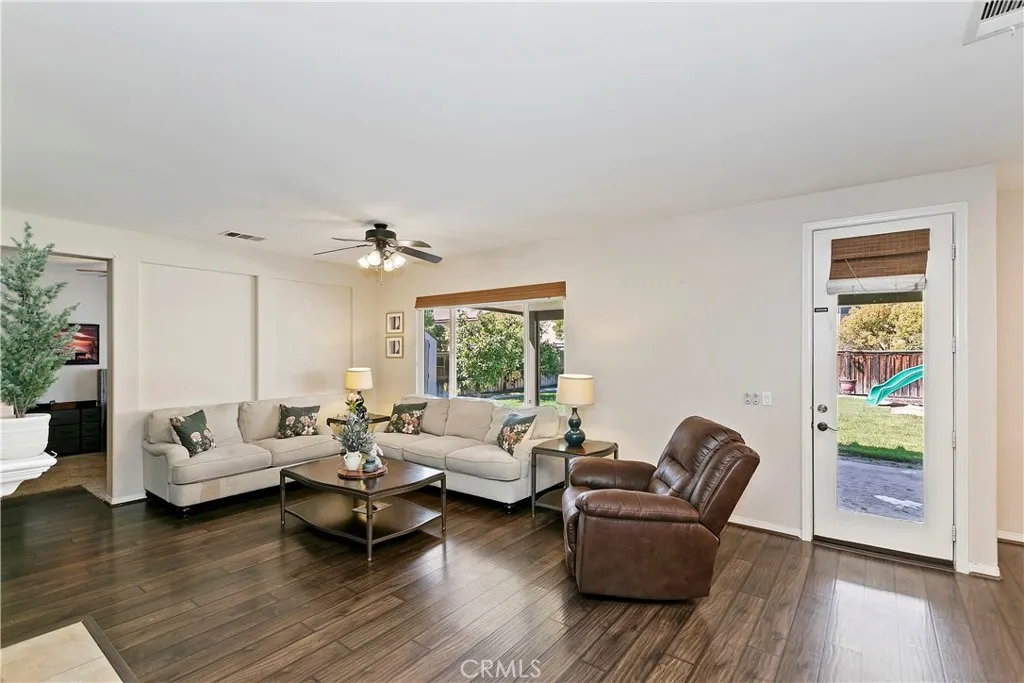 37071 Tree Ridge Drive, Murrieta, California 92563 home-pic-9