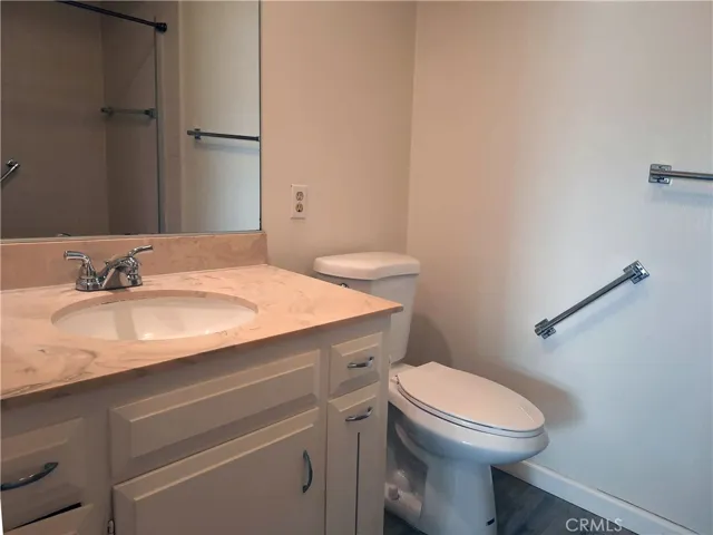 Guest bathroom with shower/tub combo
