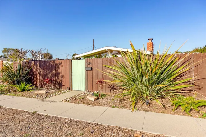 3315 Stevely Avenue, Long Beach, California 90808