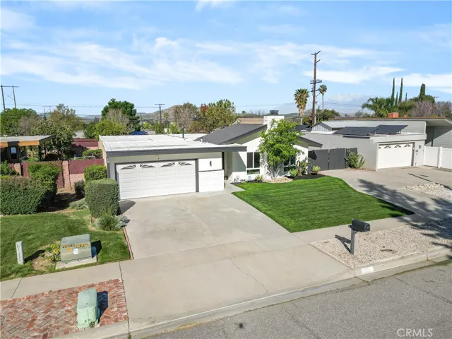 12586 Warbler Avenue, Grand Terrace, California 92313